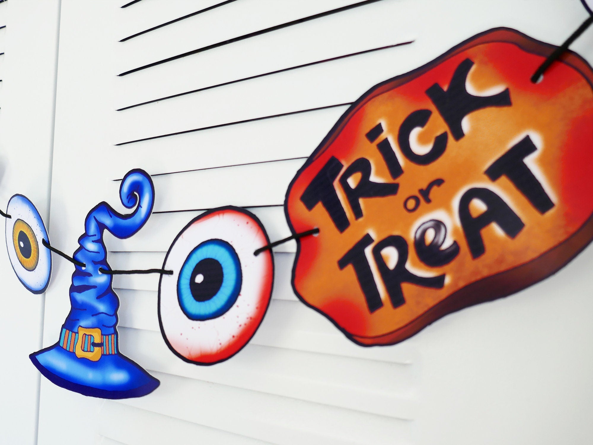 Spooky Season Halloween Garland: Eyeballs & Props Party Decor