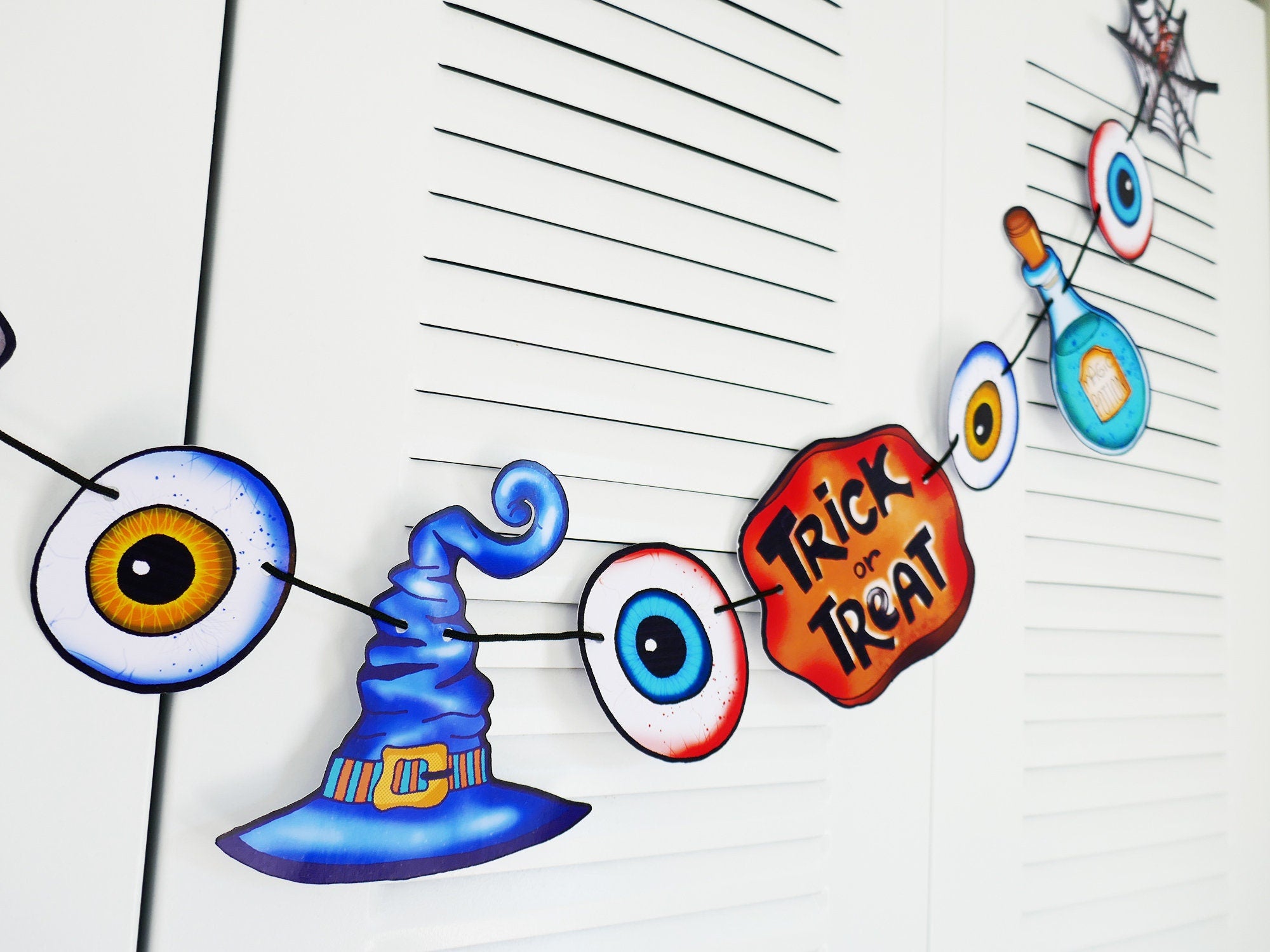 Spooky Season Halloween Garland: Eyeballs & Props Party Decor
