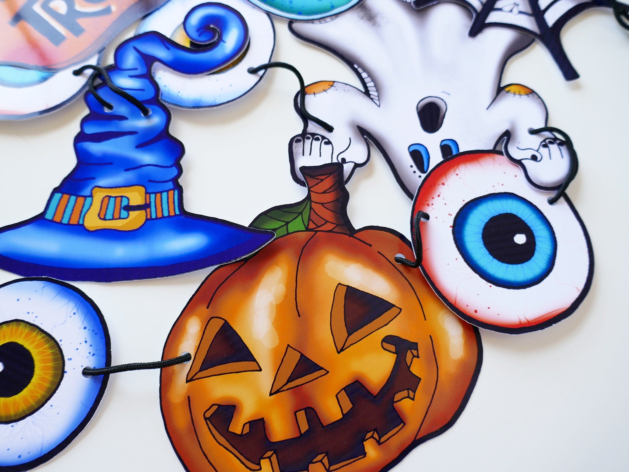 Spooky Season Halloween Garland: Eyeballs & Props Party Decor